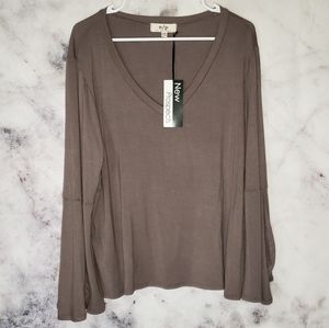 NEW! New Prospects long flared sleeve one size